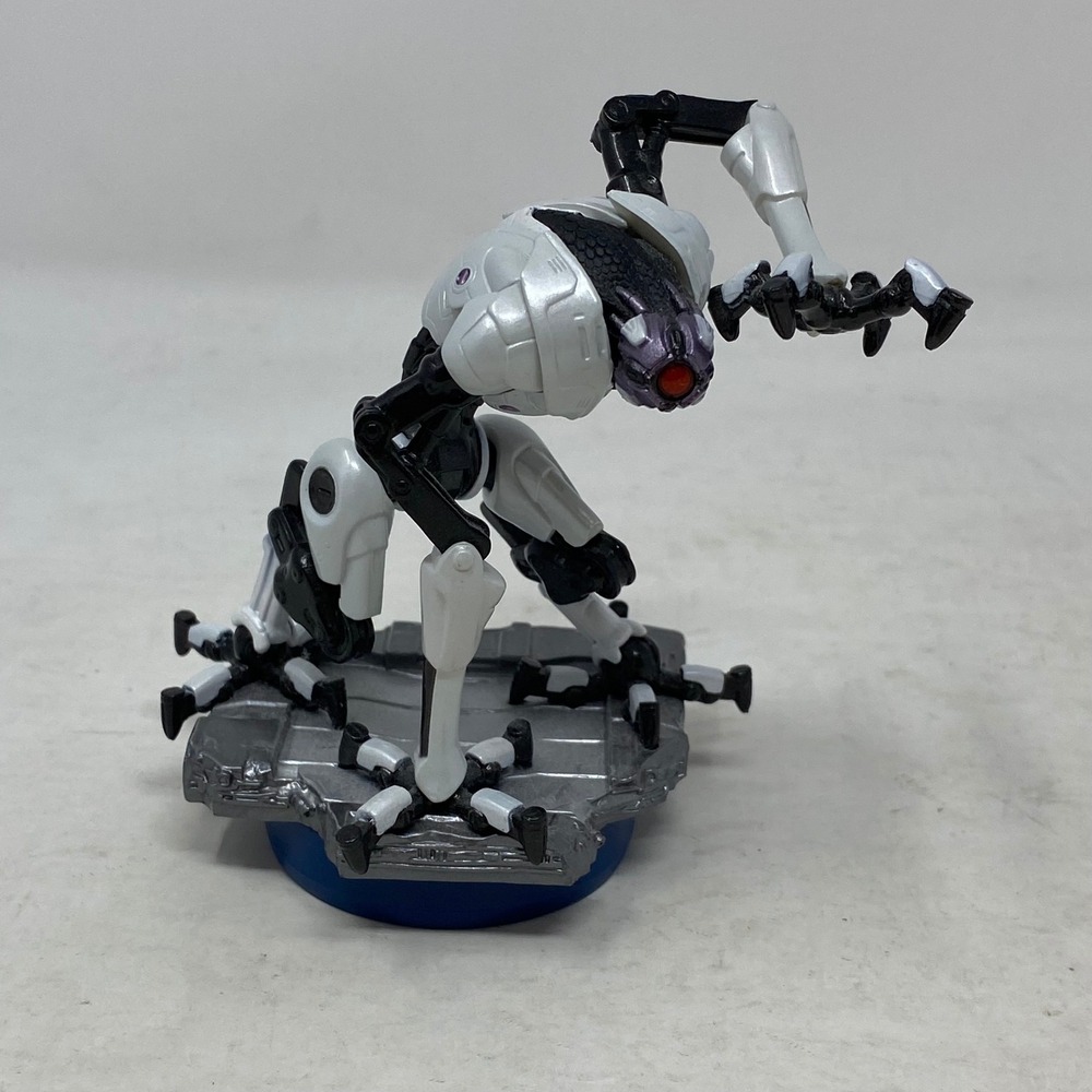 Nintendo Metroid Dread E.M.M.I. Amiibo Figure NVL-001 White Black Robot